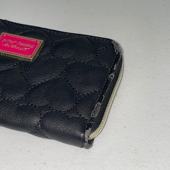 NWT Vintage Betsey Johnson Quilted Tassel Zip Around Wallet Black - Picture 2 of 5